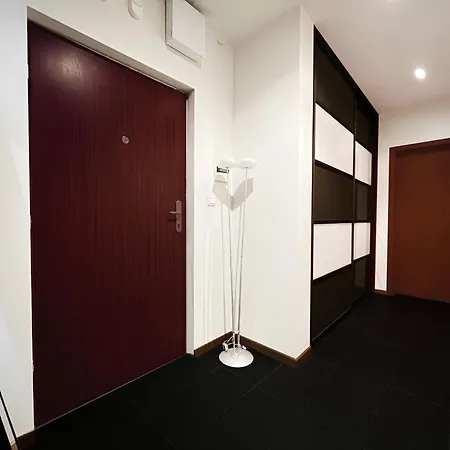 In Cozy Area For 4 Guest, Cracow Apartmán