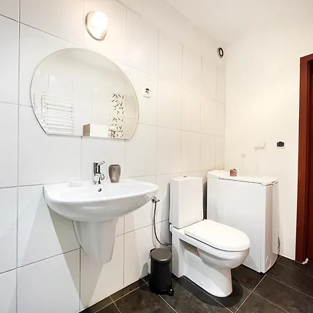 In Cozy Area For 4 Guest, Cracow Apartmán *